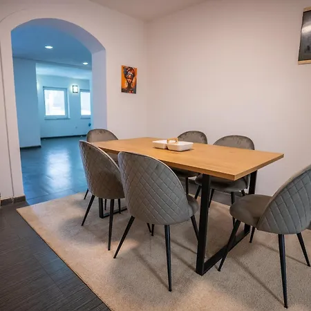 Lucent Apartment *